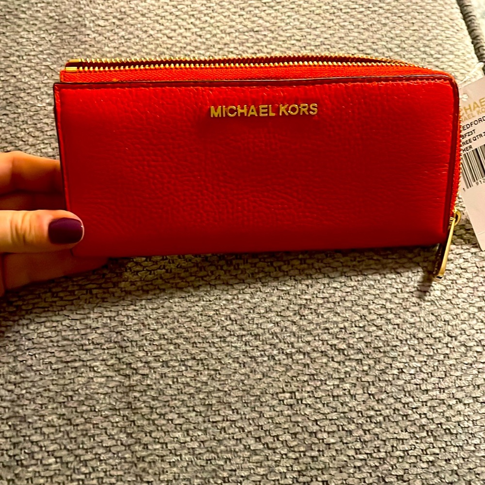 MICHAEL KORS - NWT- Bedford large 3/4 zipper leather wallet